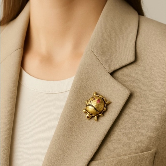 Brutalist Vintage Unisex Gold-Tone Beetle Brooch - Hand Painted Insect Pin - Picture 4 of 11